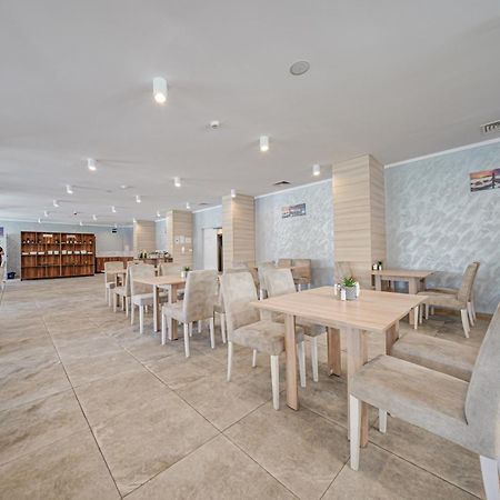 Cinema Hotel Primorsko Extérieur photo