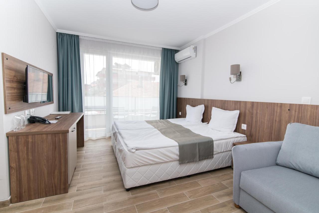 Cinema Hotel Primorsko Extérieur photo
