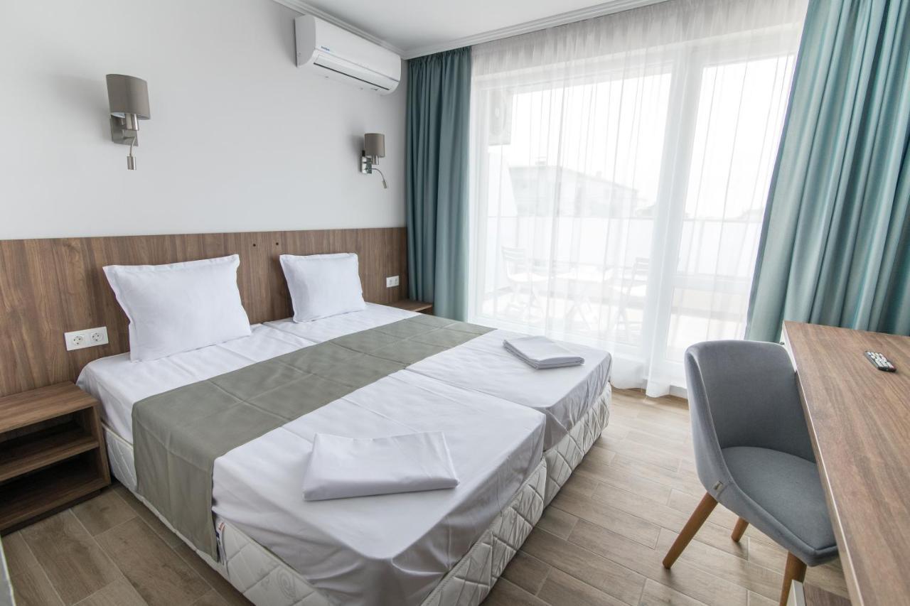 Cinema Hotel Primorsko Extérieur photo