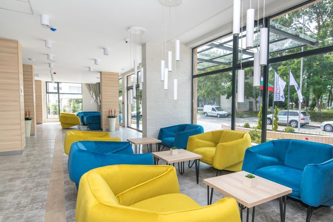 Cinema Hotel Primorsko Extérieur photo
