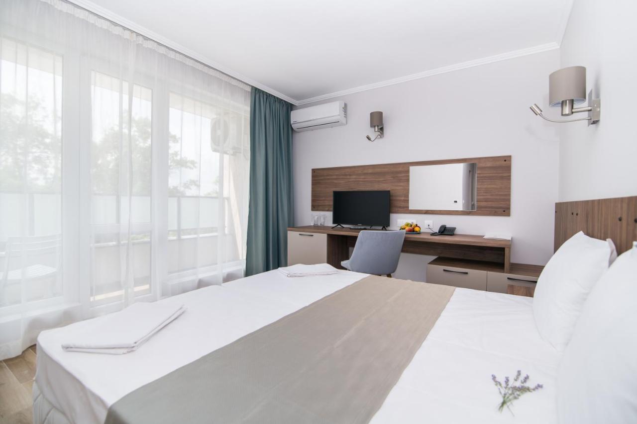 Cinema Hotel Primorsko Extérieur photo