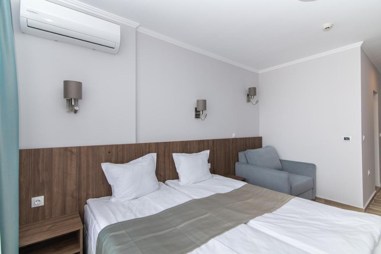 Cinema Hotel Primorsko Extérieur photo