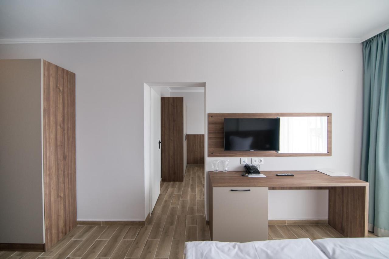 Cinema Hotel Primorsko Extérieur photo