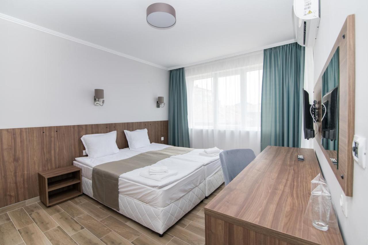 Cinema Hotel Primorsko Extérieur photo