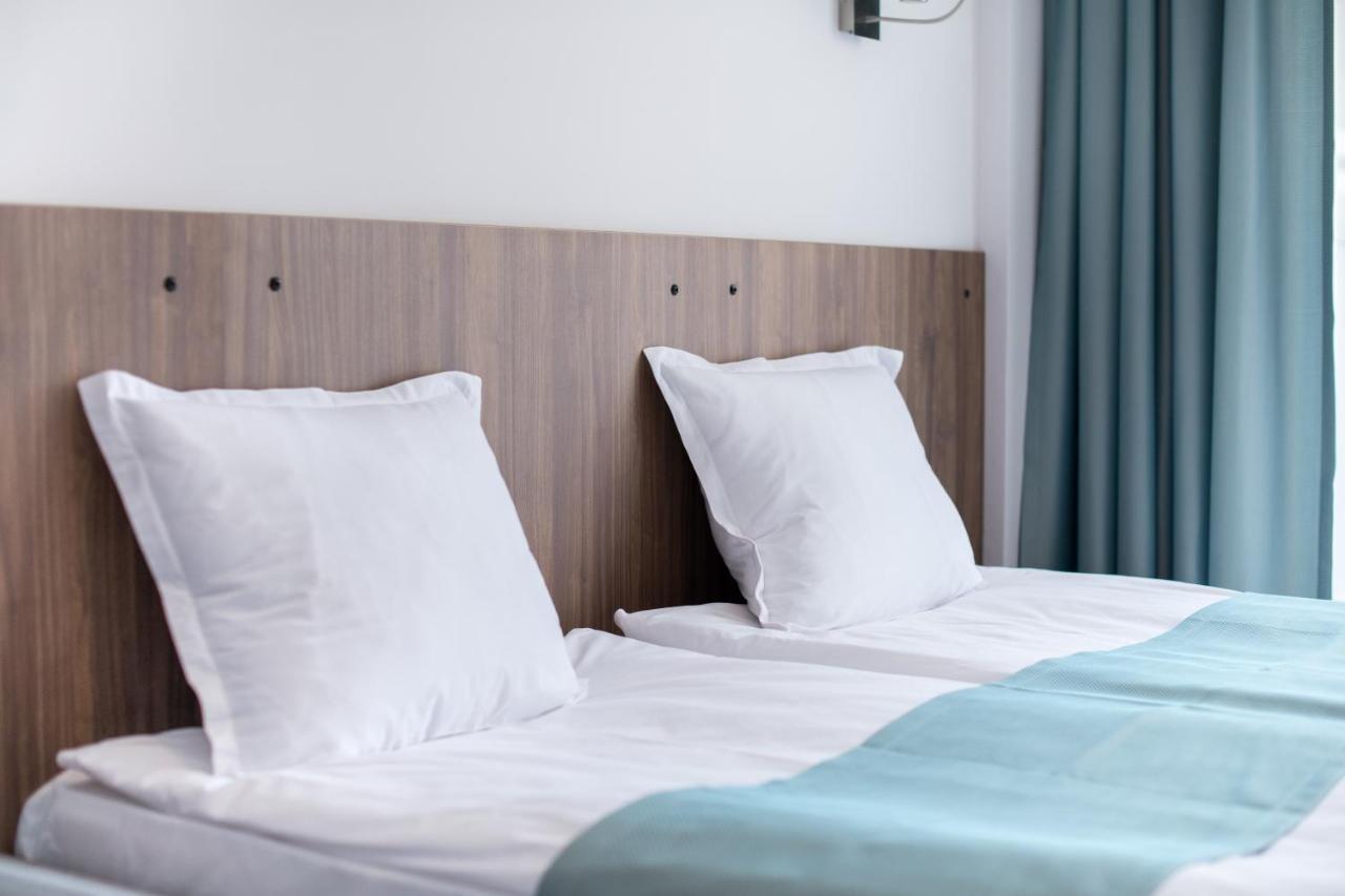 Cinema Hotel Primorsko Extérieur photo