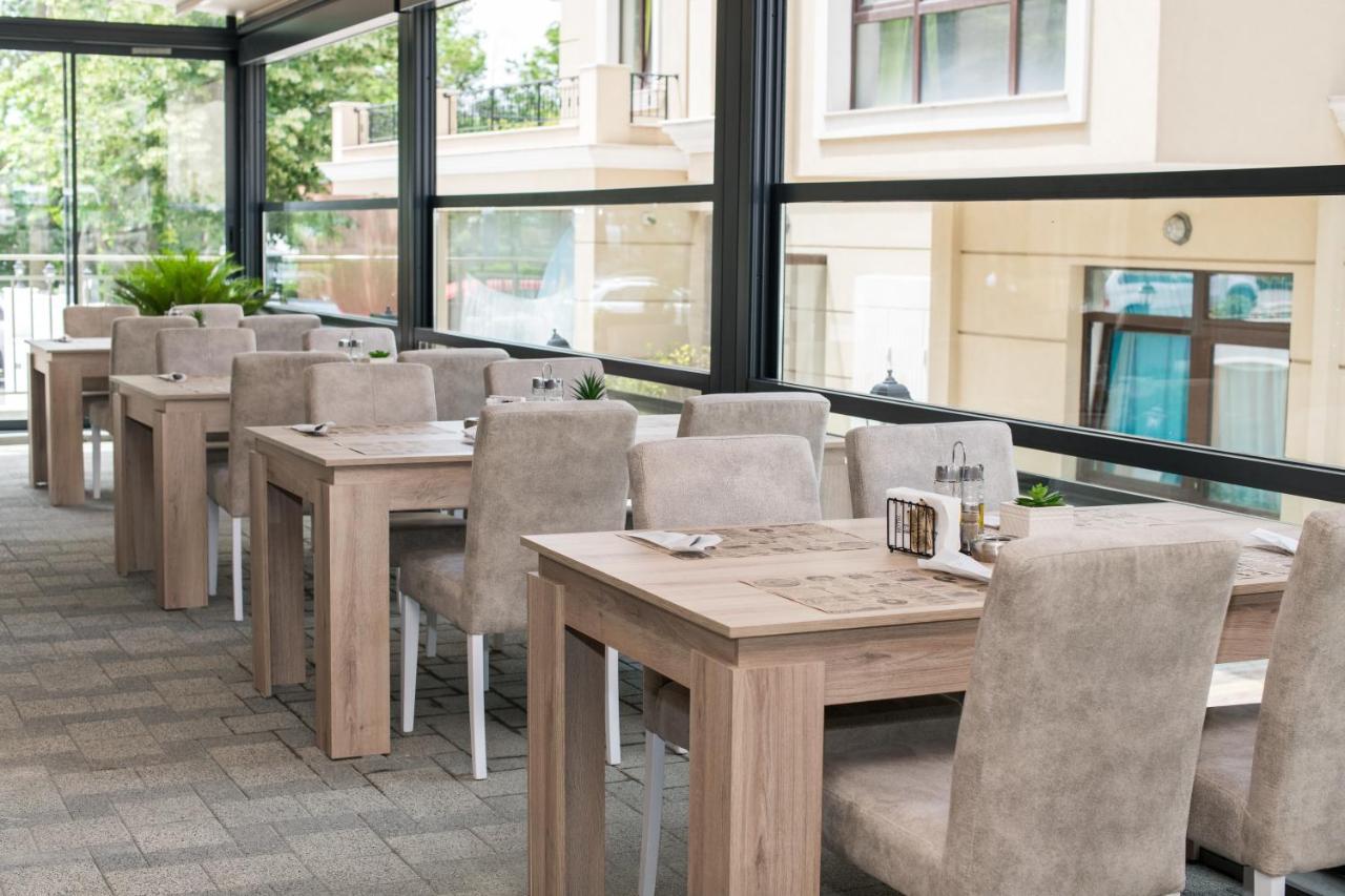Cinema Hotel Primorsko Extérieur photo