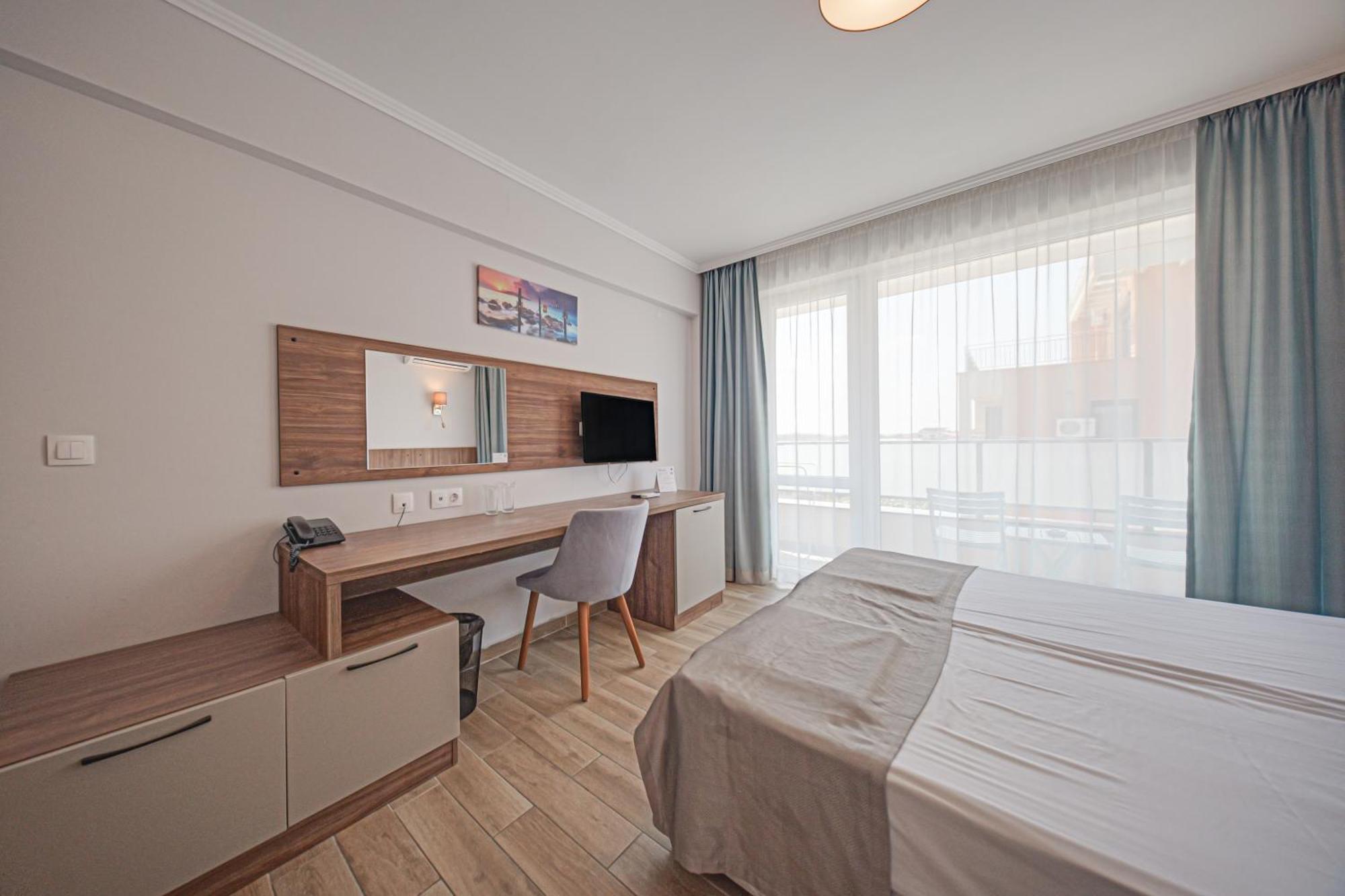 Cinema Hotel Primorsko Extérieur photo