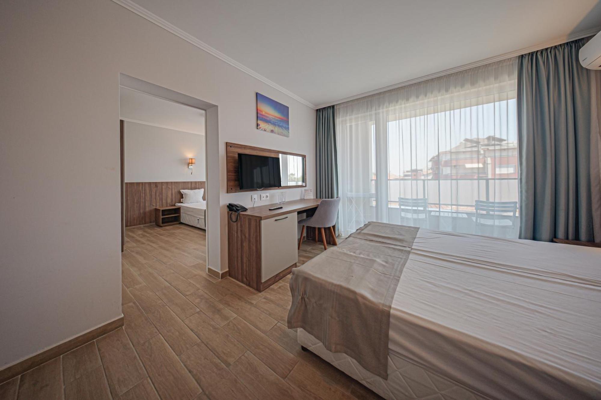 Cinema Hotel Primorsko Extérieur photo