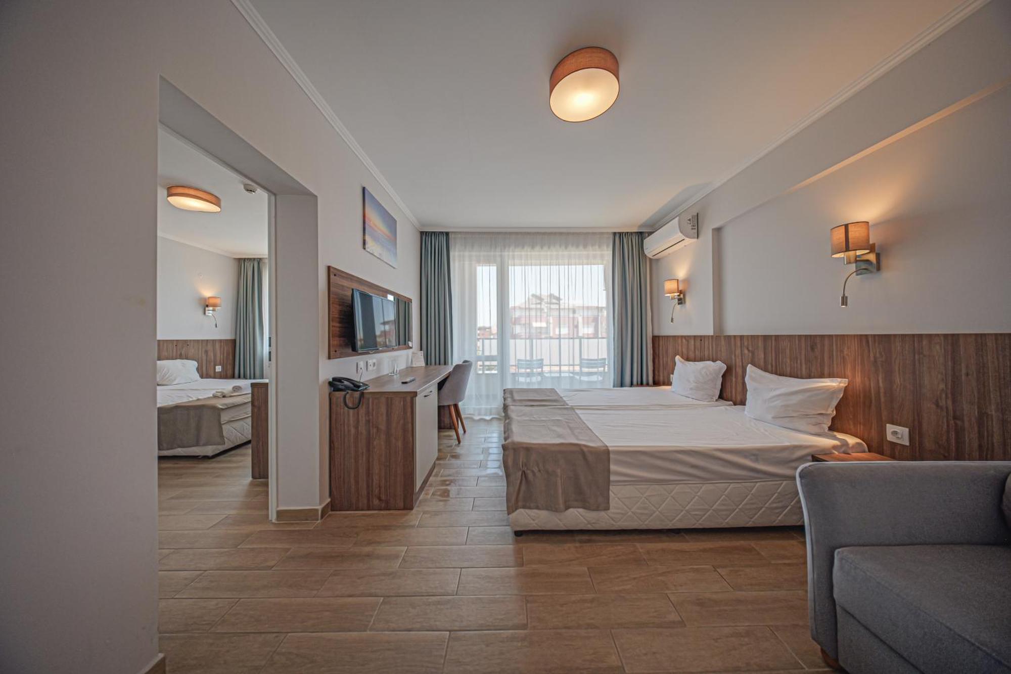 Cinema Hotel Primorsko Extérieur photo