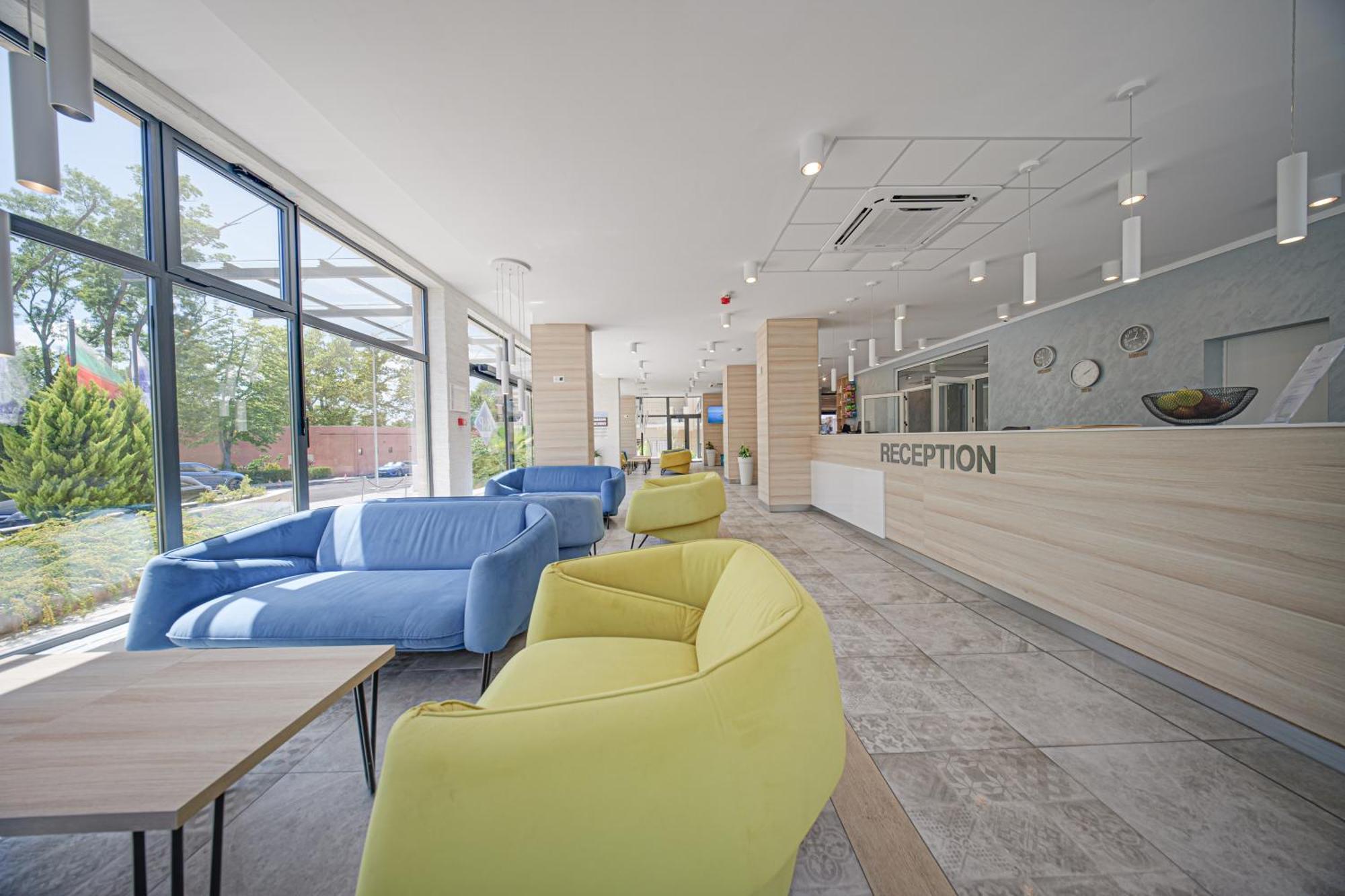 Cinema Hotel Primorsko Extérieur photo